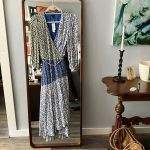 Ann Taylor Floral Wrap Dress size 4 NWT